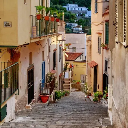La Casa Sulla Scogliera 度假居 *