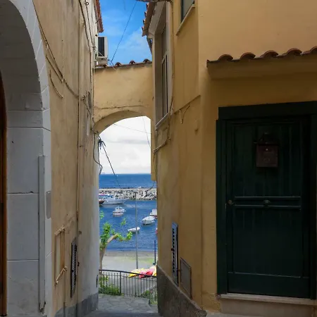 La Casa Sulla Scogliera 度假居 *