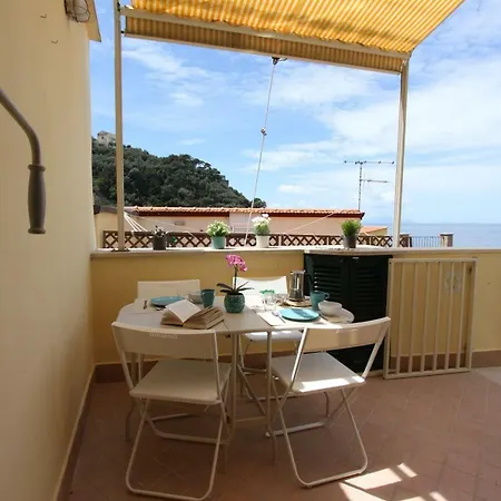 La Casa Sulla Scogliera 度假居 *