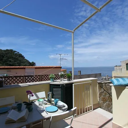 La Casa Sulla Scogliera 度假居 *