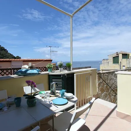 La Casa Sulla Scogliera 度假居 马萨鲁布朗斯
