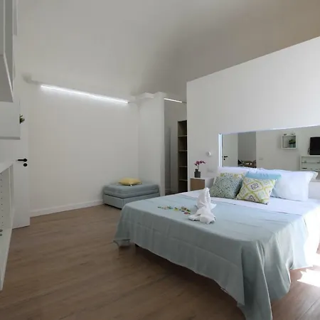 度假居 La Casa Sulla Scogliera 马萨鲁布朗斯