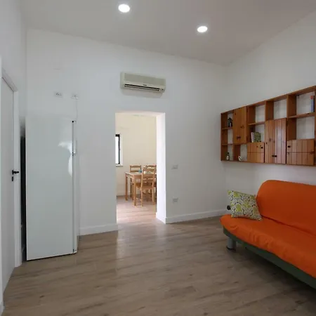 بيت للعطل La Casa Sulla Scogliera ماسّا لوبْرينسِ